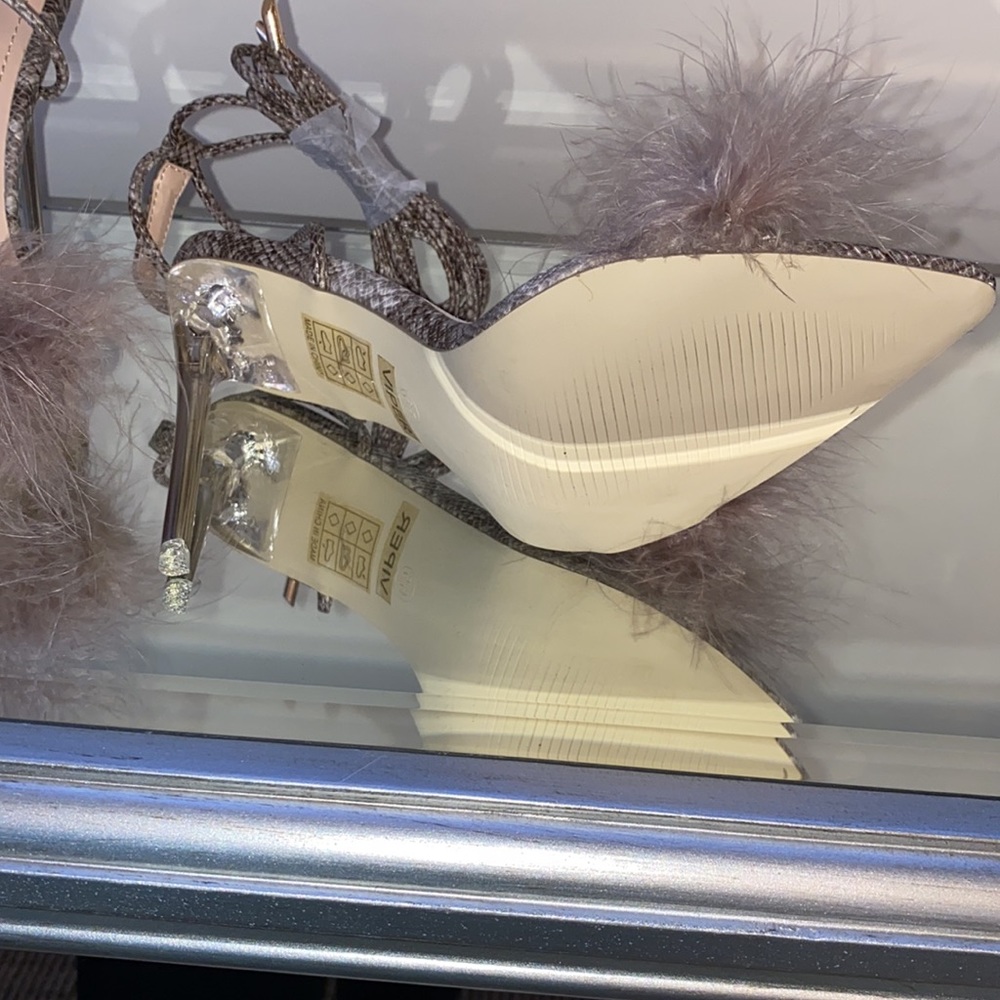 Heels - Picture 3 of 3